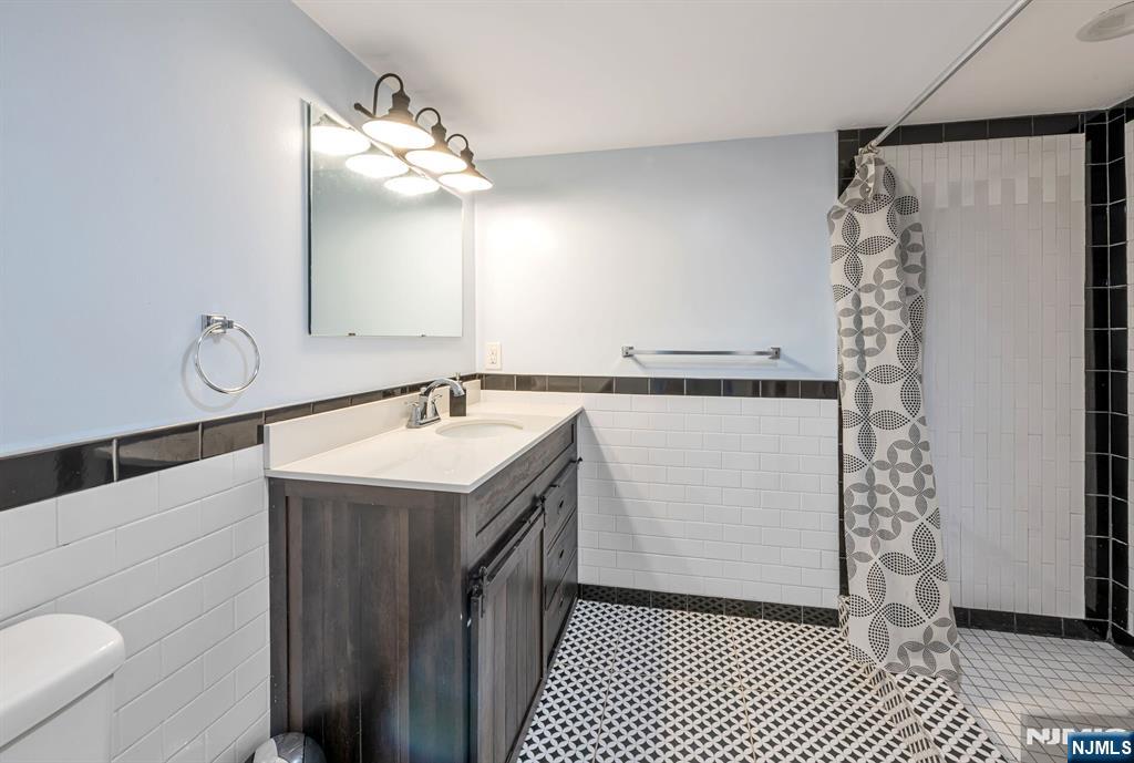 232 W Hudson Avenue