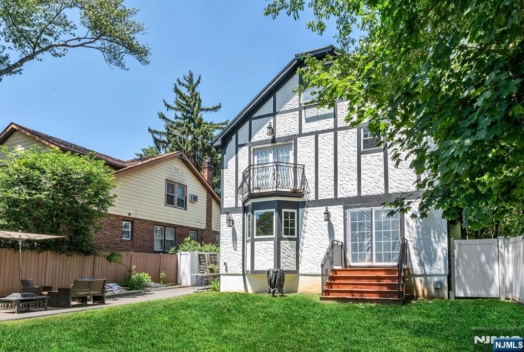 232 W Hudson Avenue