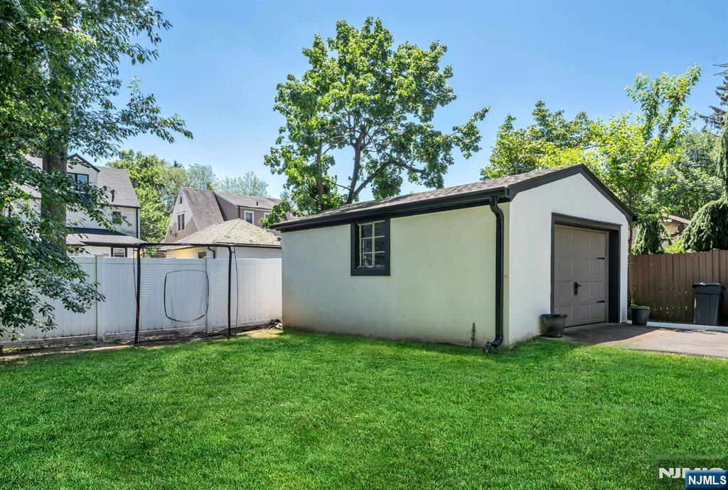 232 W Hudson Avenue