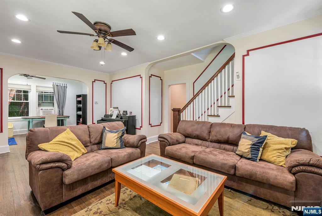 232 W Hudson Avenue