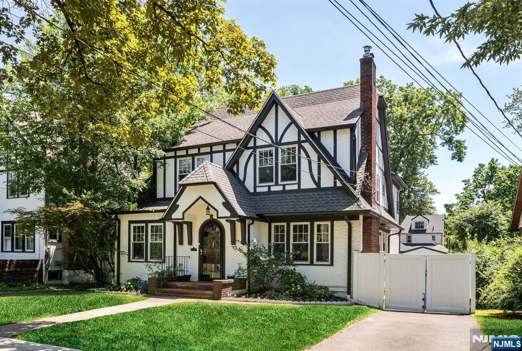 232 W Hudson Avenue