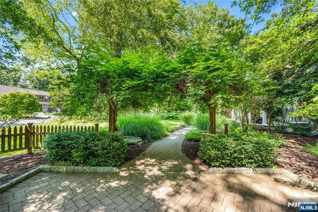 8 White Pine Road