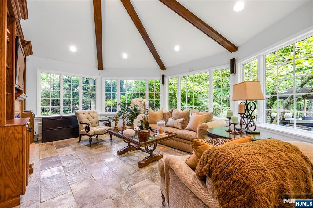 8 White Pine Road