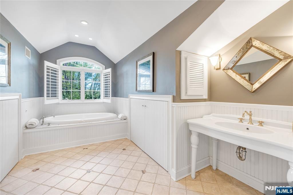 8 White Pine Road