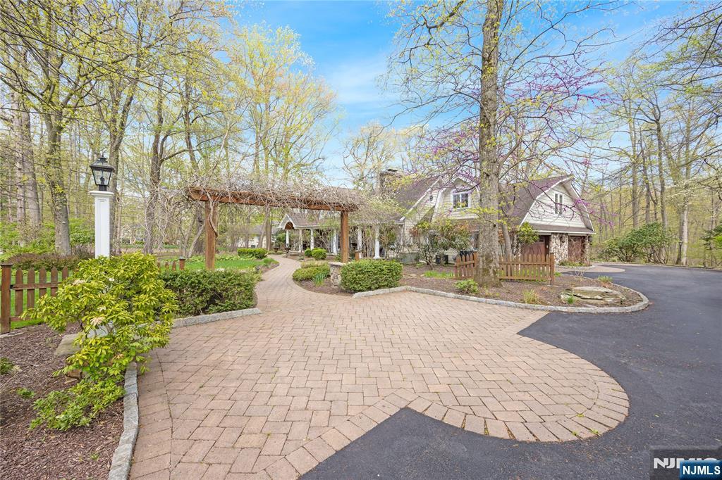 8 White Pine Road