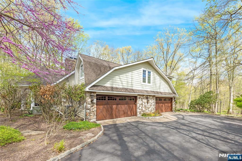 8 White Pine Road