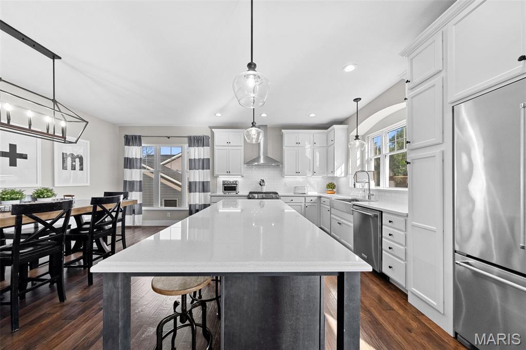 2343 Lakeshore Drive