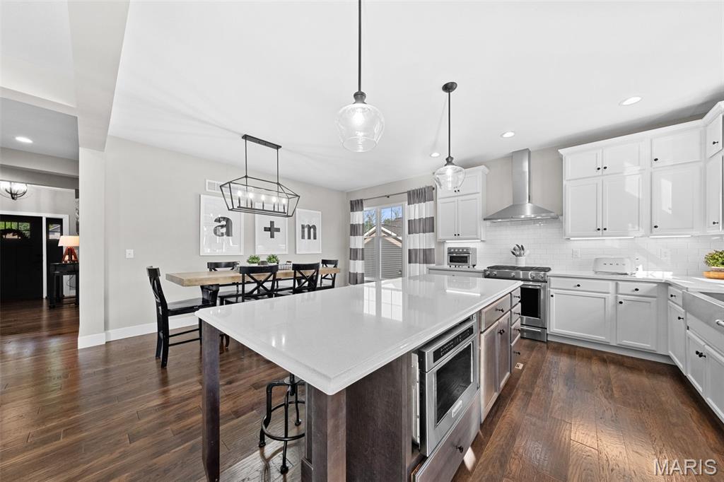 2343 Lakeshore Drive