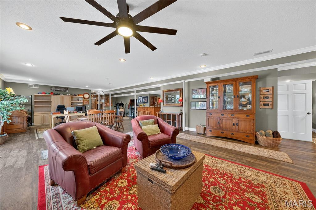 6051 Lakeside Drive