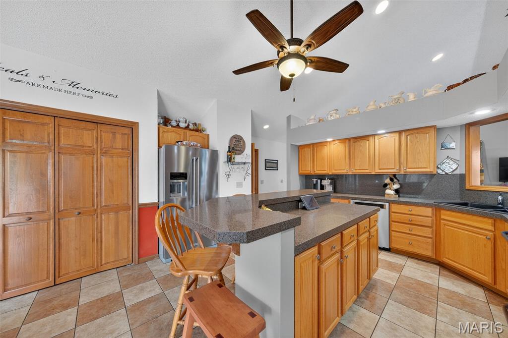 6051 Lakeside Drive