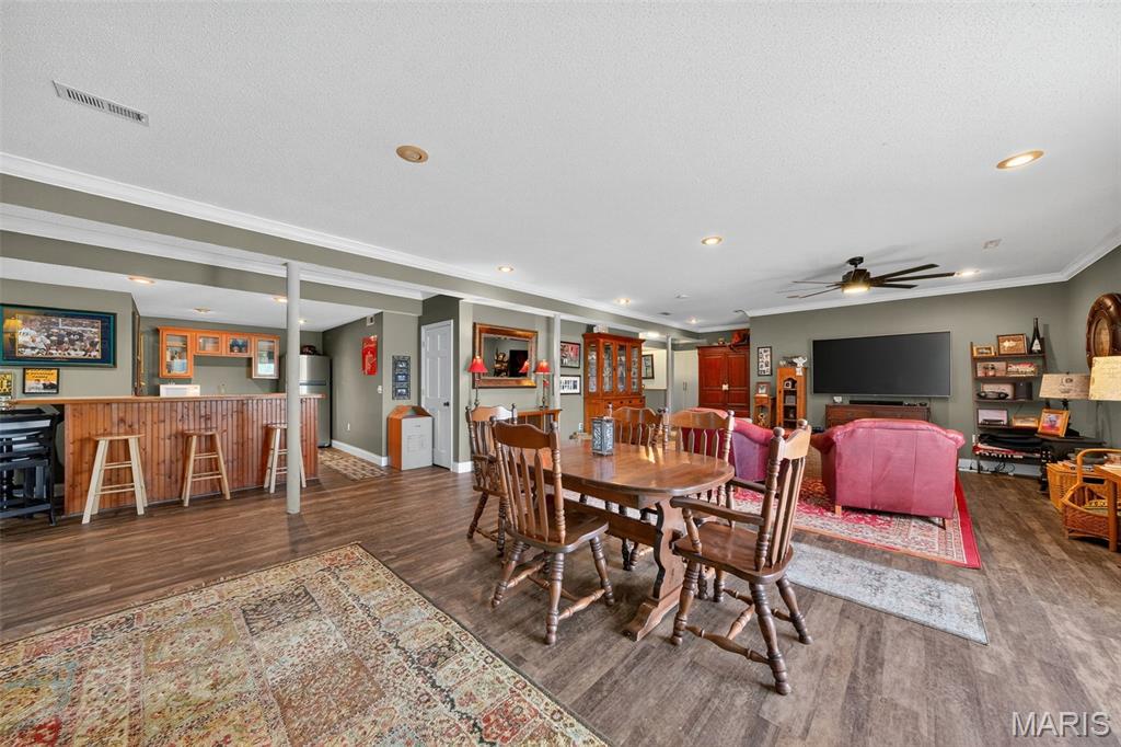 6051 Lakeside Drive