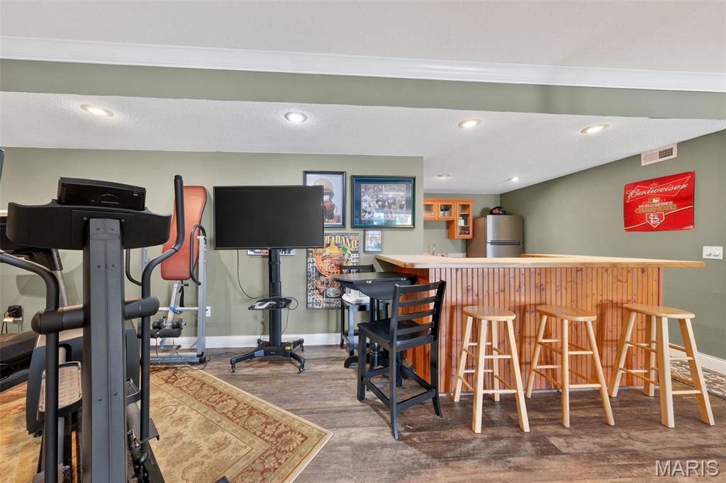 6051 Lakeside Drive