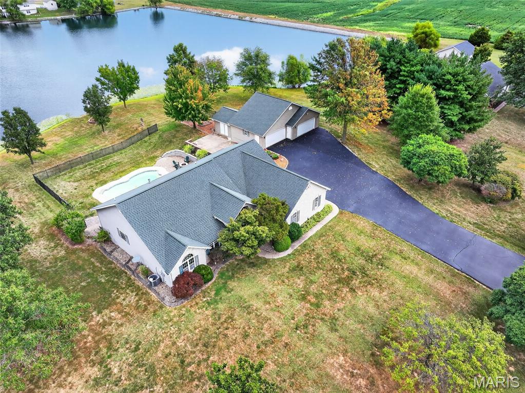 6051 Lakeside Drive