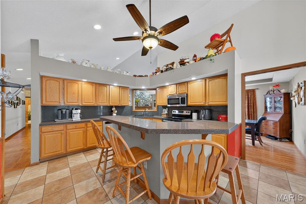 6051 Lakeside Drive