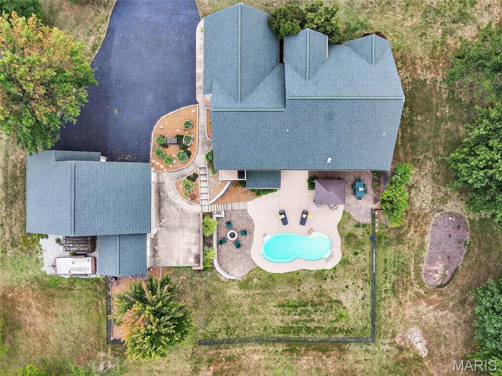 6051 Lakeside Drive