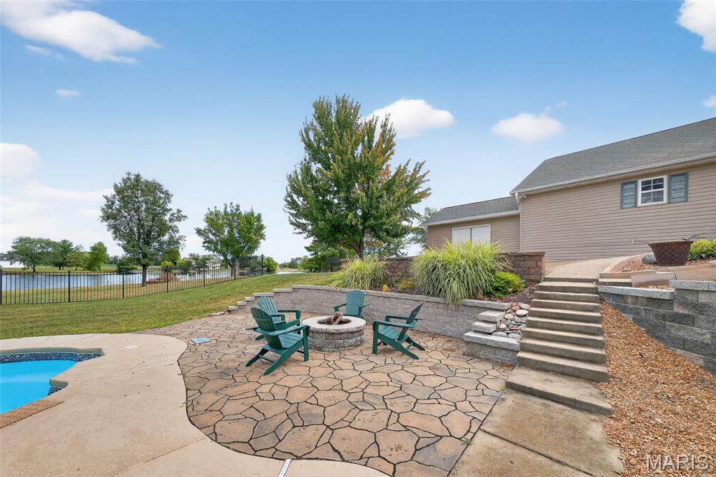6051 Lakeside Drive