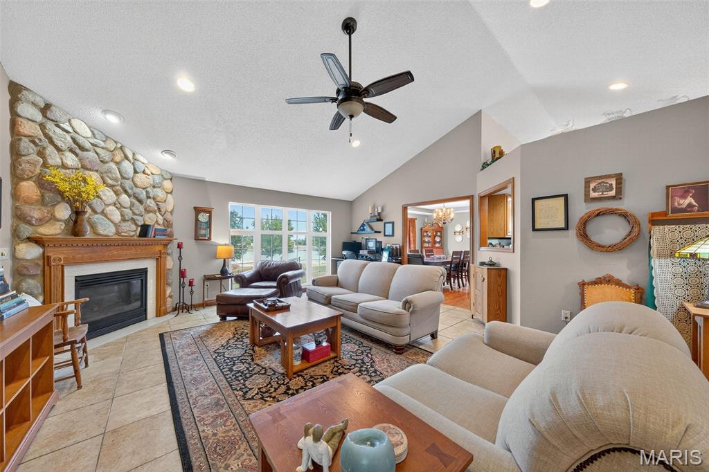 6051 Lakeside Drive