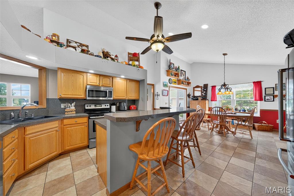 6051 Lakeside Drive