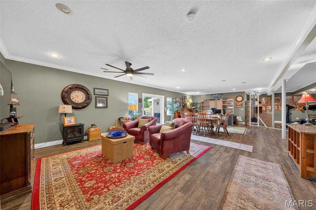 6051 Lakeside Drive