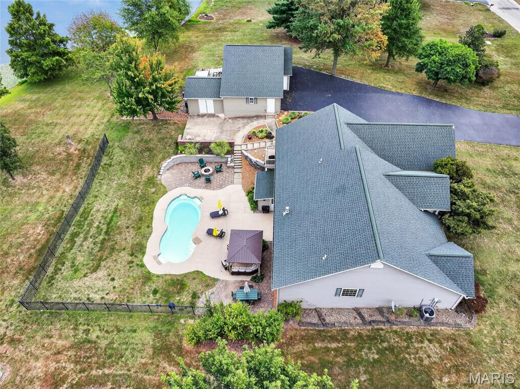 6051 Lakeside Drive