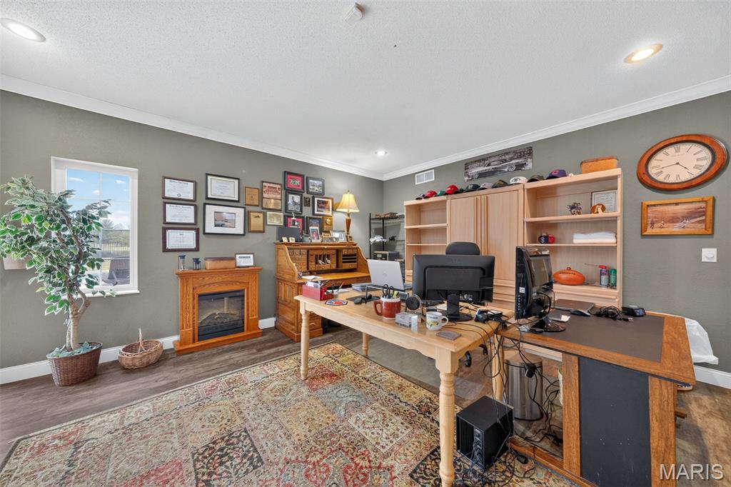 6051 Lakeside Drive