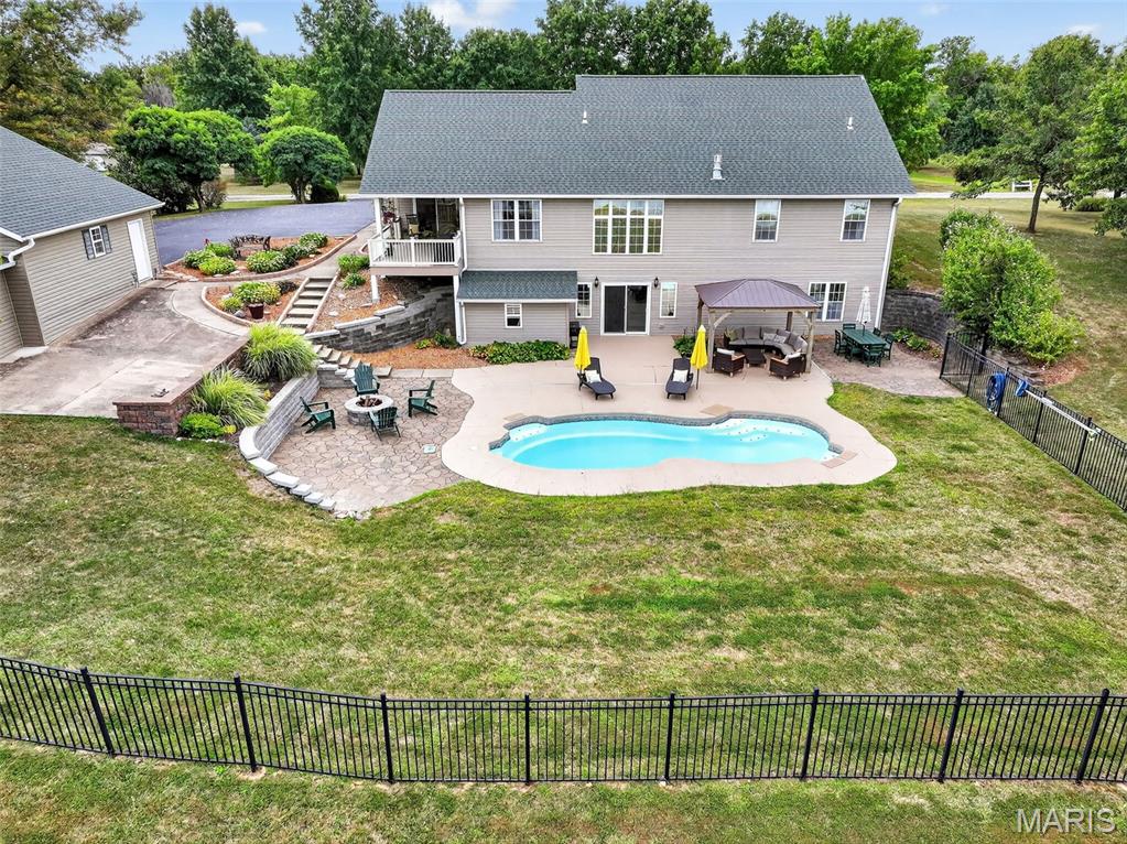 6051 Lakeside Drive