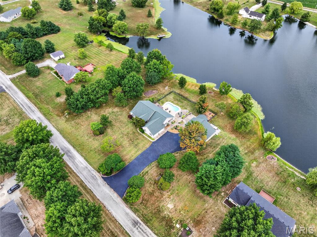 6051 Lakeside Drive
