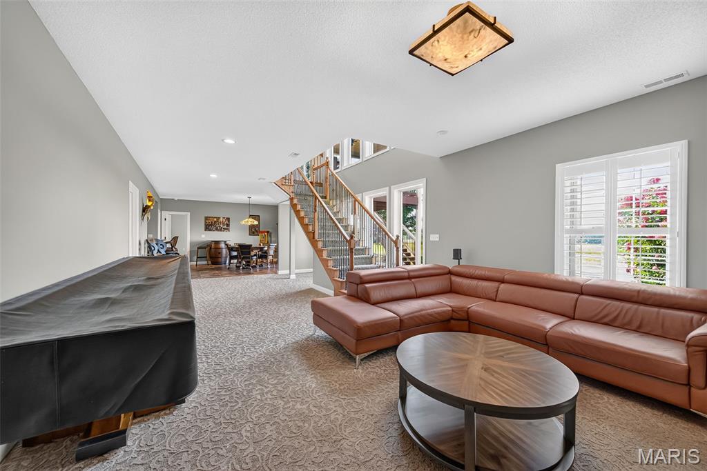 558 Lacroix Way