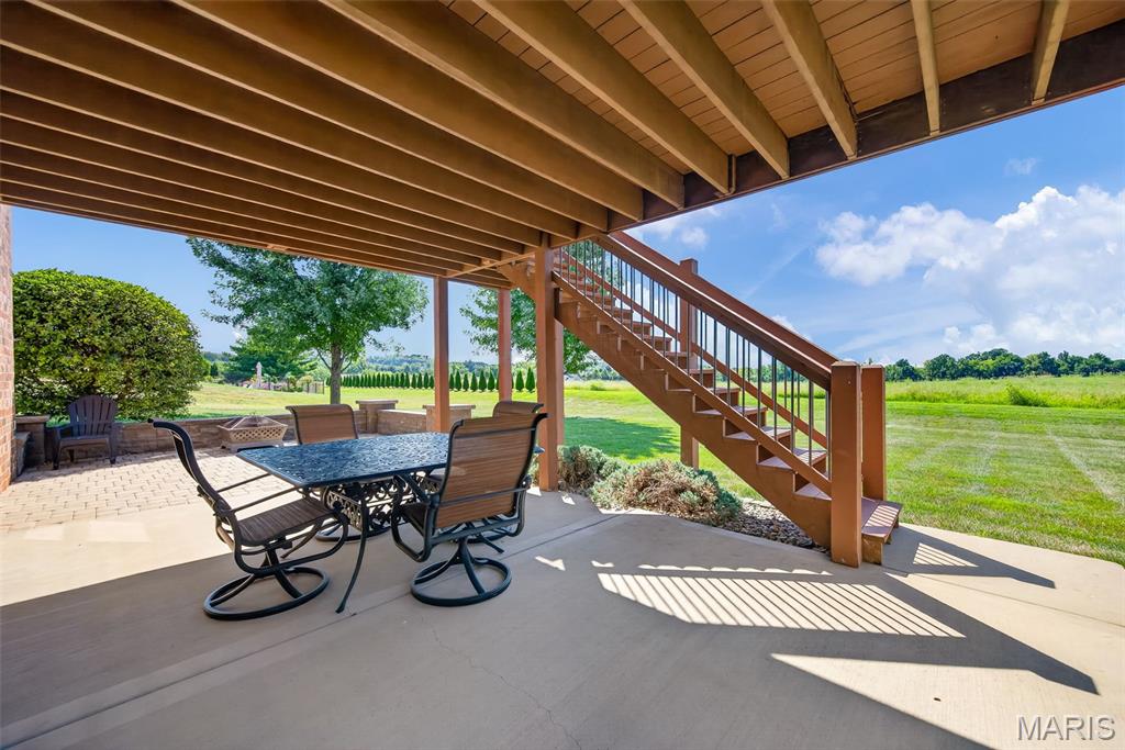 558 Lacroix Way