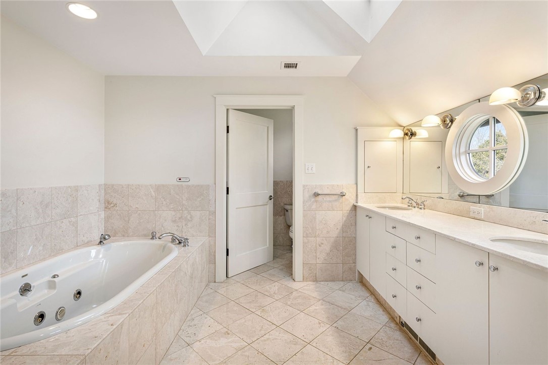 9 Ocean Lawn Lane