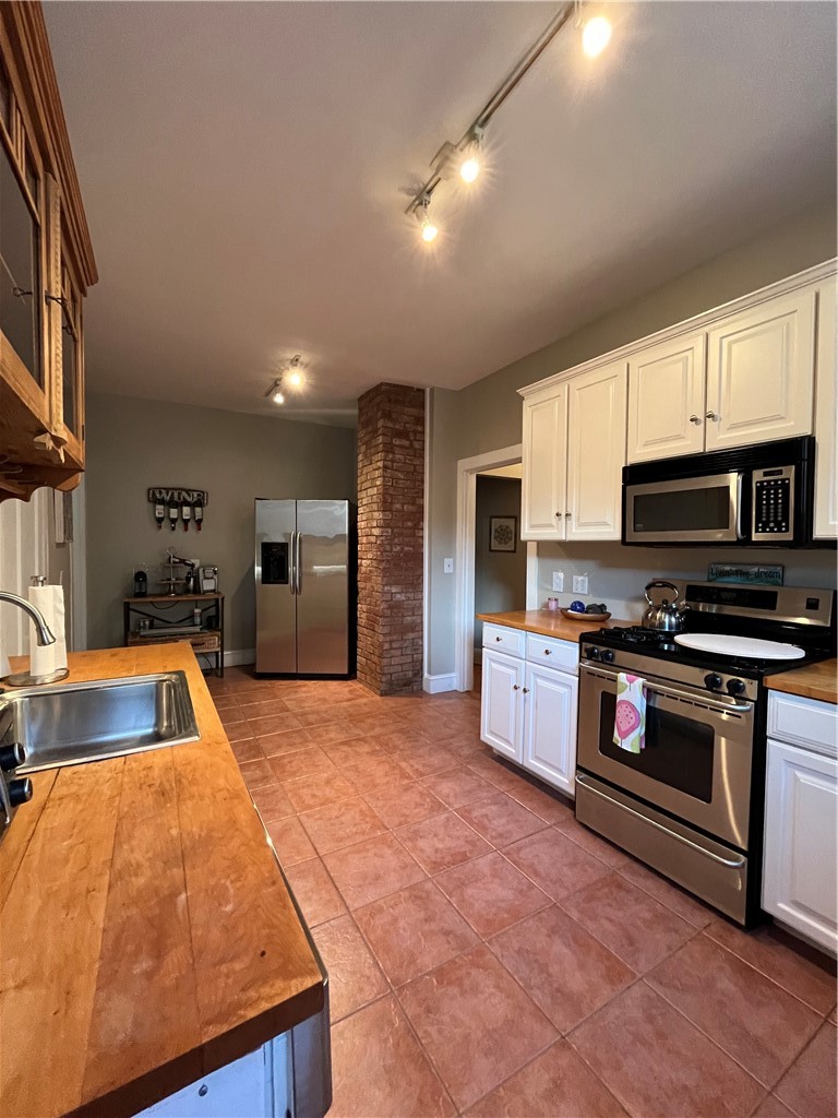 24 Third Street 1