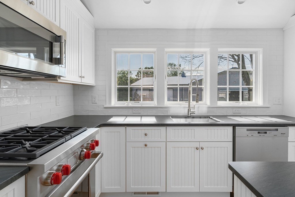 23 Bay State Rd, Rehoboth