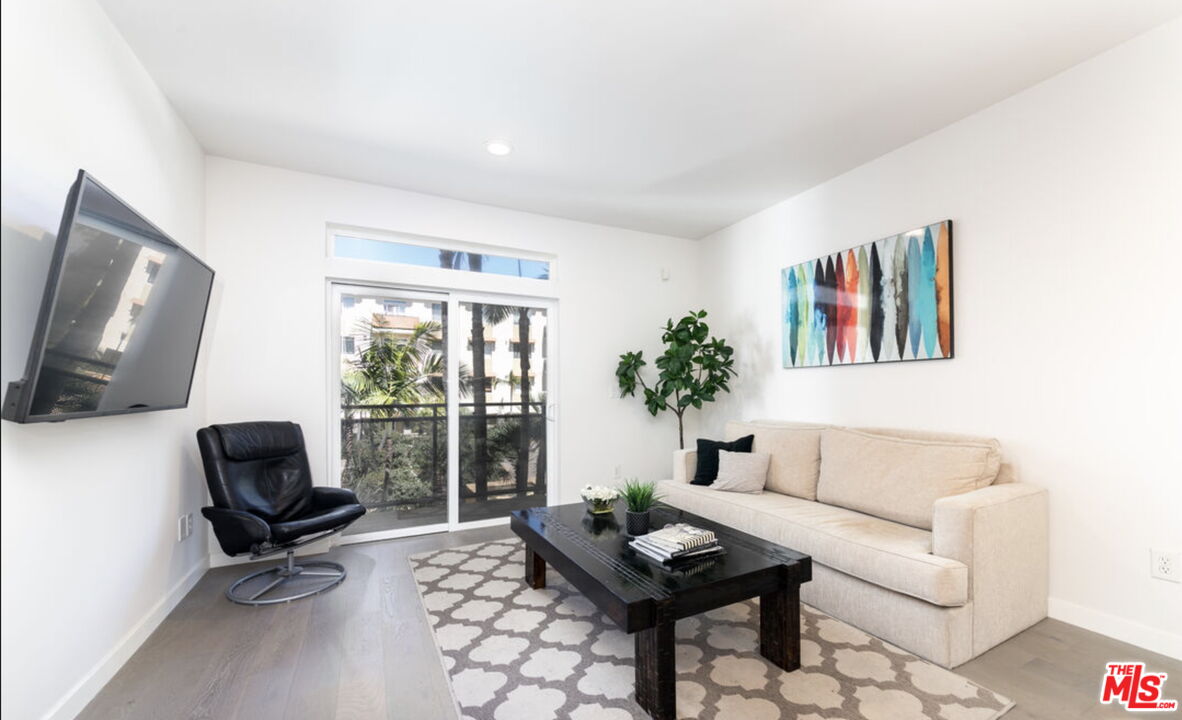 13200 Pacific Promenade Unit: 219