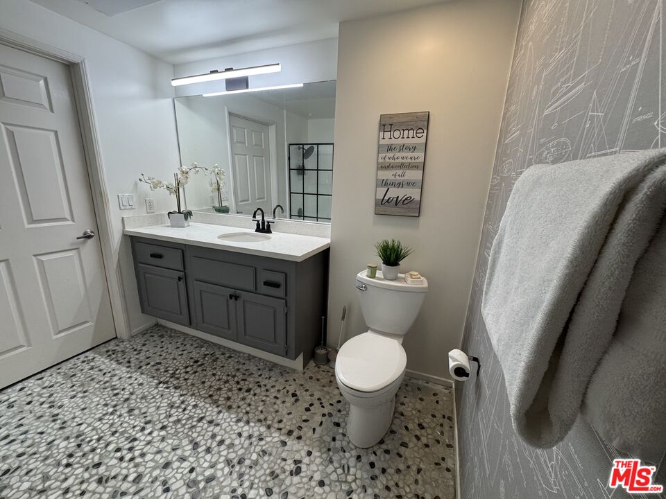 13200 Pacific Promenade Unit: 219
