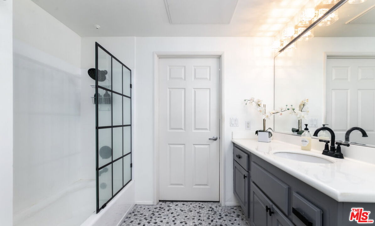 13200 Pacific Promenade Unit: 219