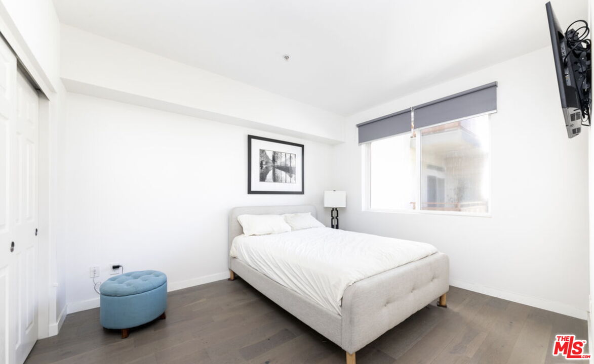 13200 Pacific Promenade Unit: 219