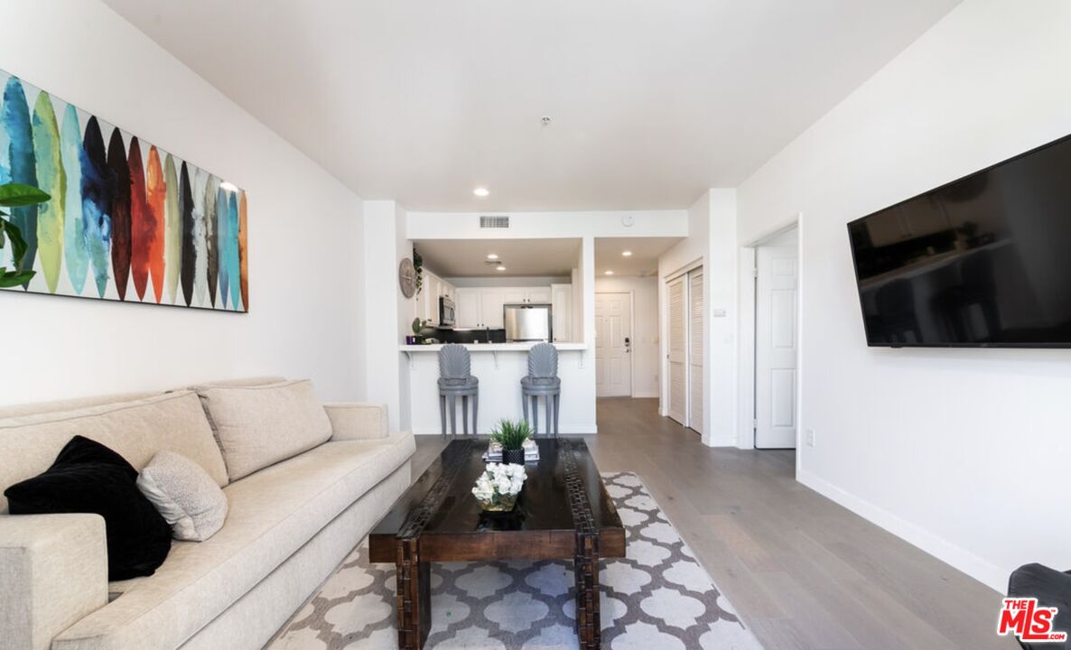 13200 Pacific Promenade Unit: 219
