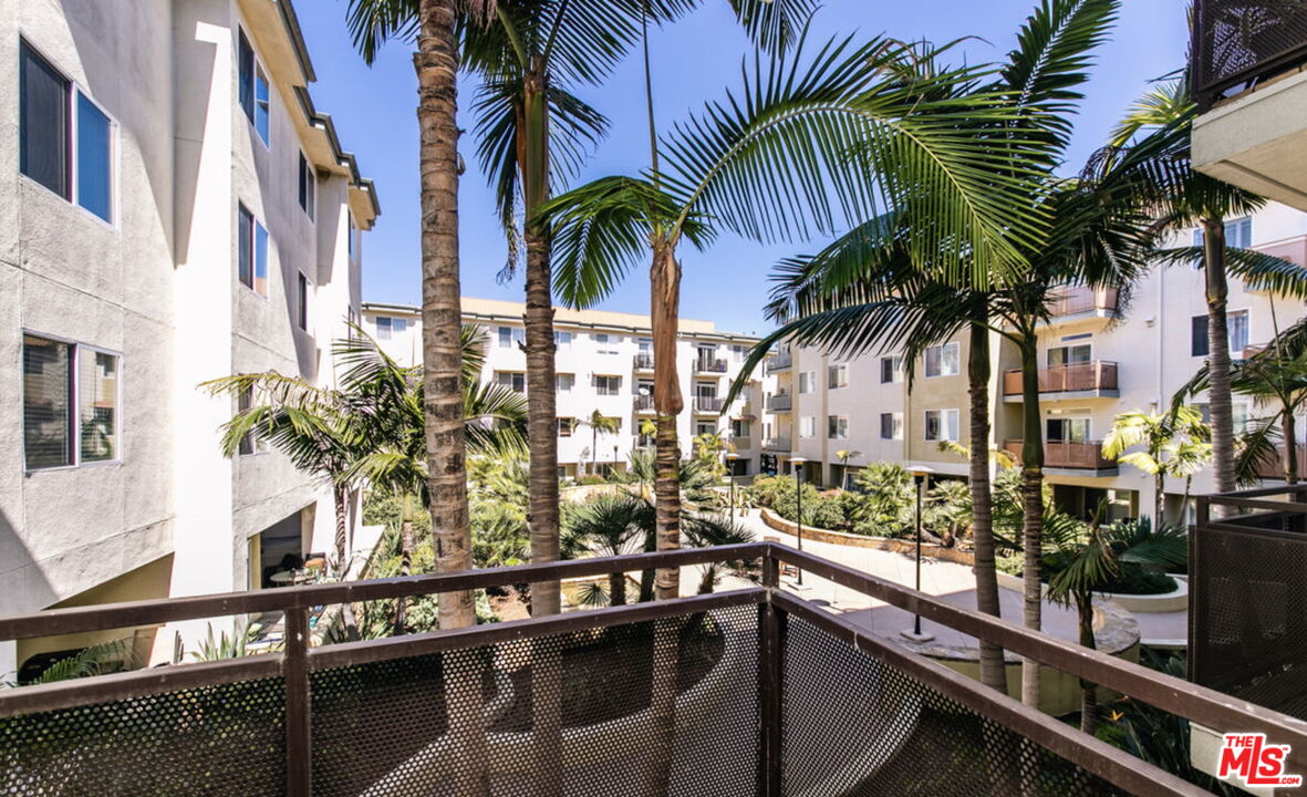 13200 Pacific Promenade Unit: 219