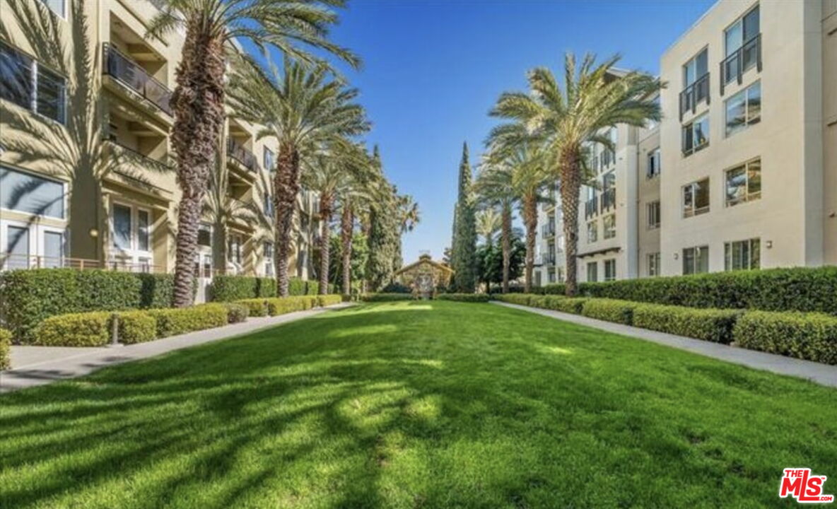 13200 Pacific Promenade Unit: 219