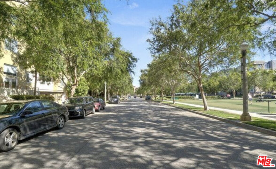 13200 Pacific Promenade Unit: 219