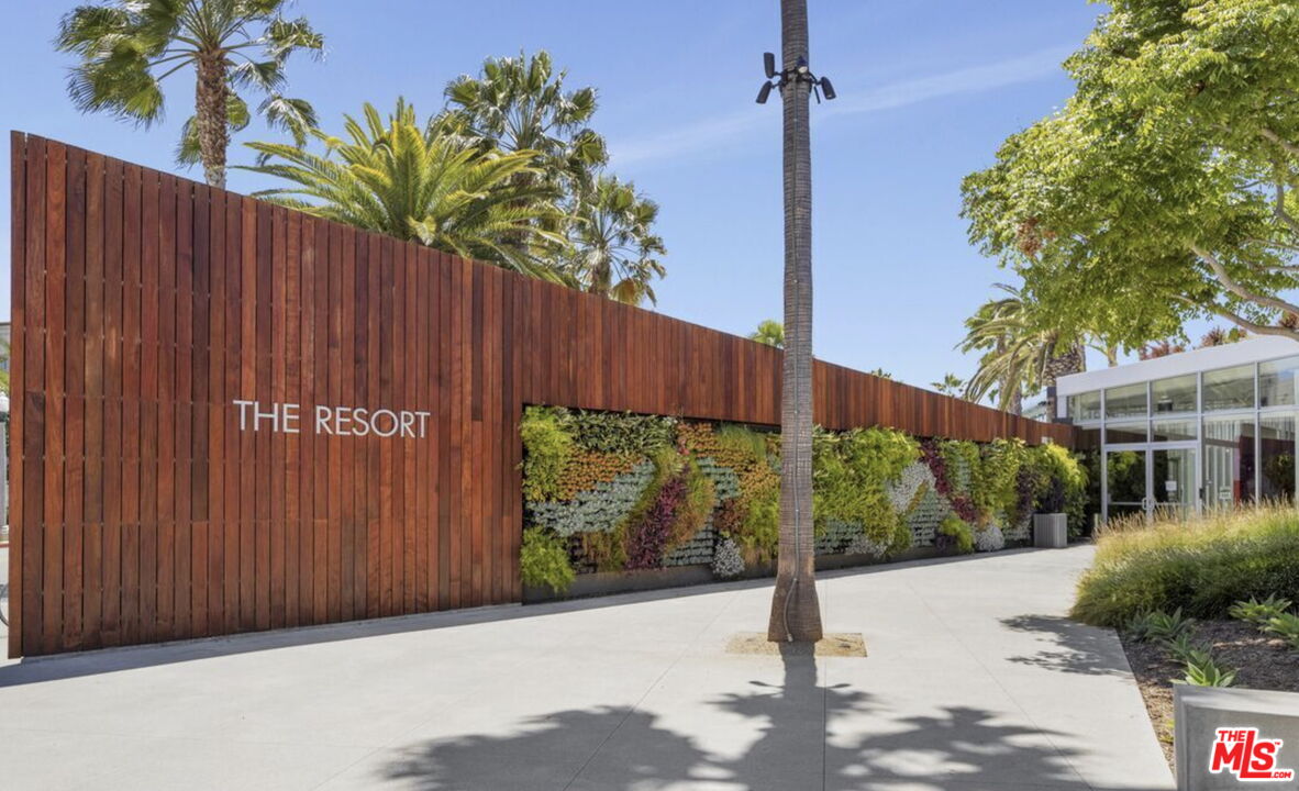 13200 Pacific Promenade Unit: 219