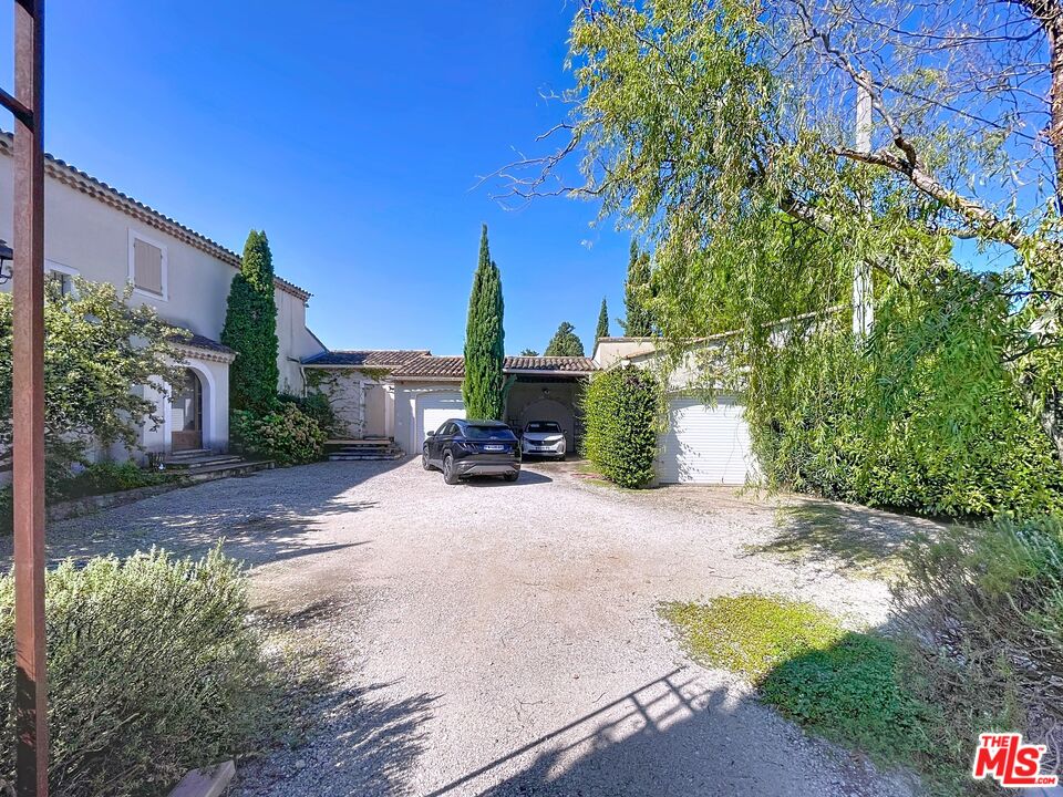 27 Clos Saint Marthe