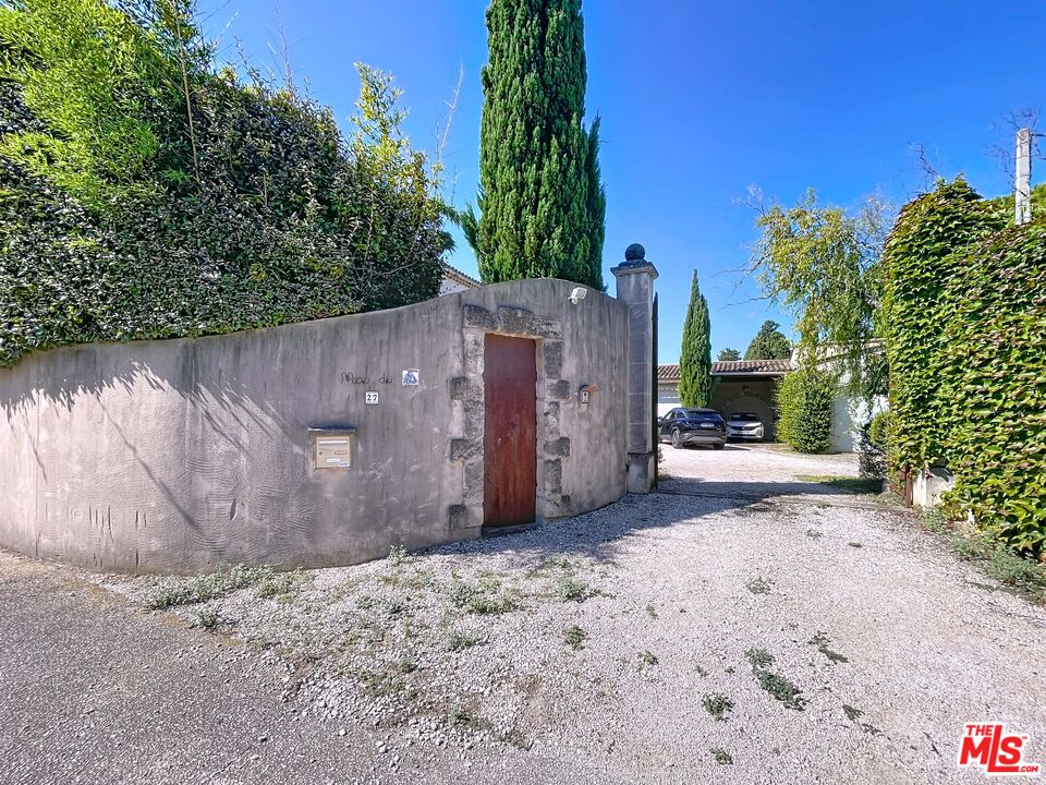 27 Clos Saint Marthe