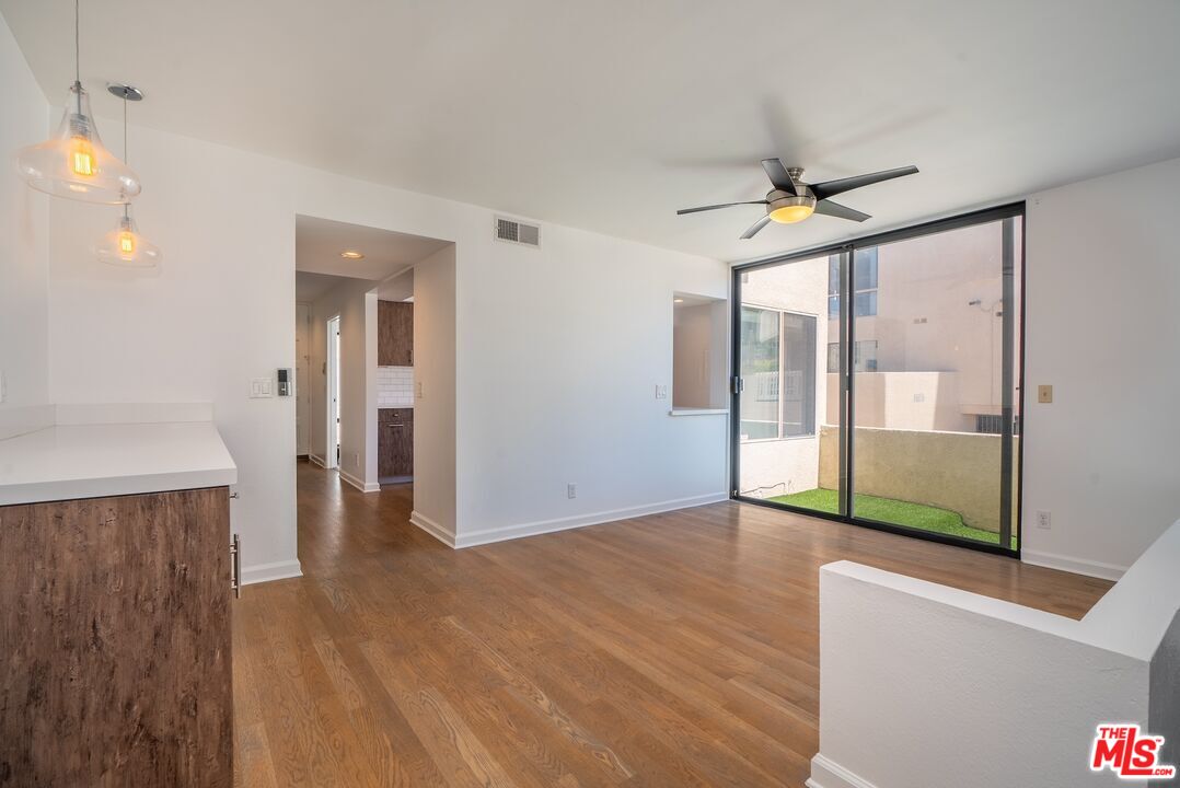 7301 Vista Del Mar Unit: B105