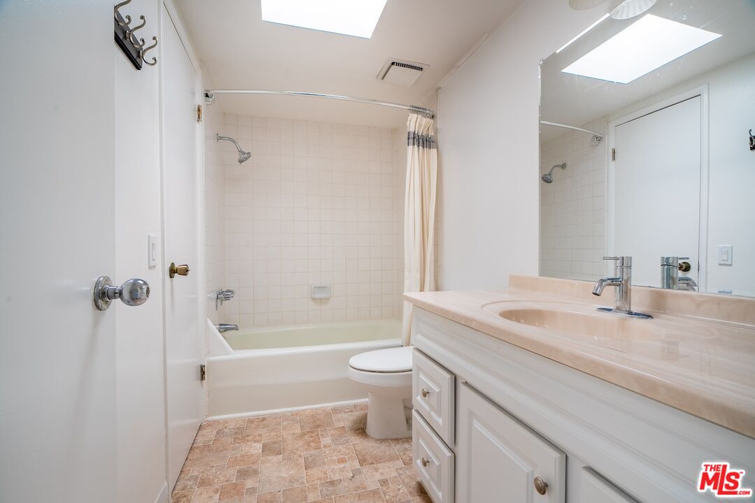 7301 Vista Del Mar Unit: B105