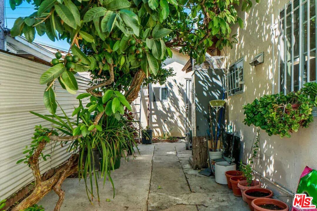 339 N Rampart Blvd