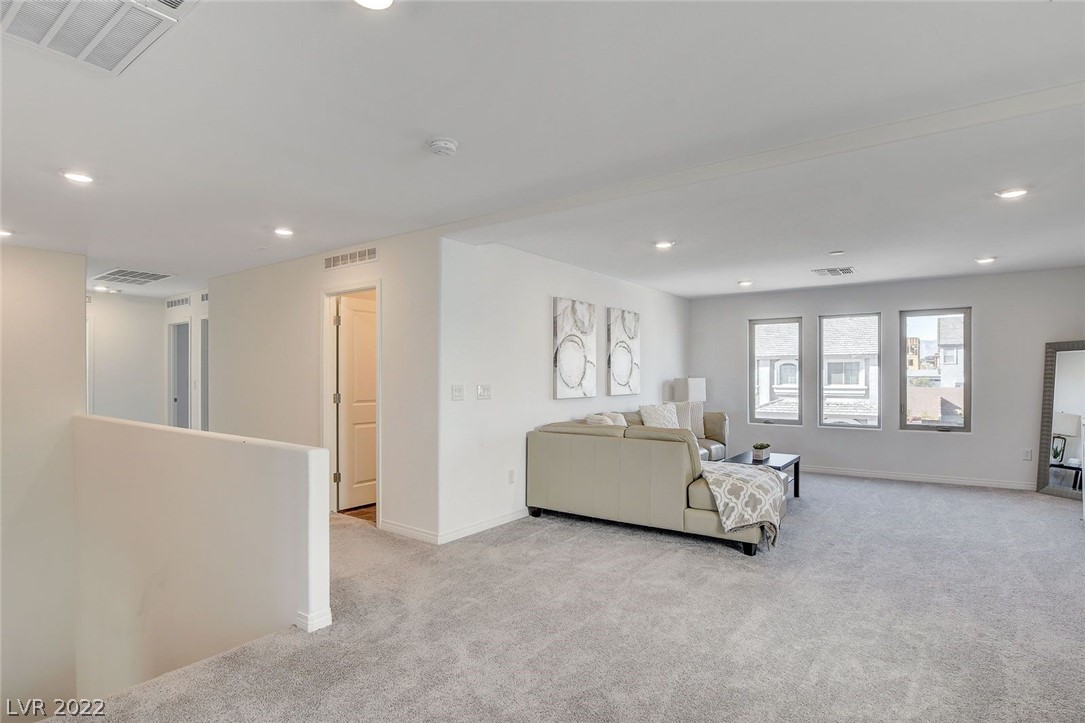 8756 Aziza Sun Street