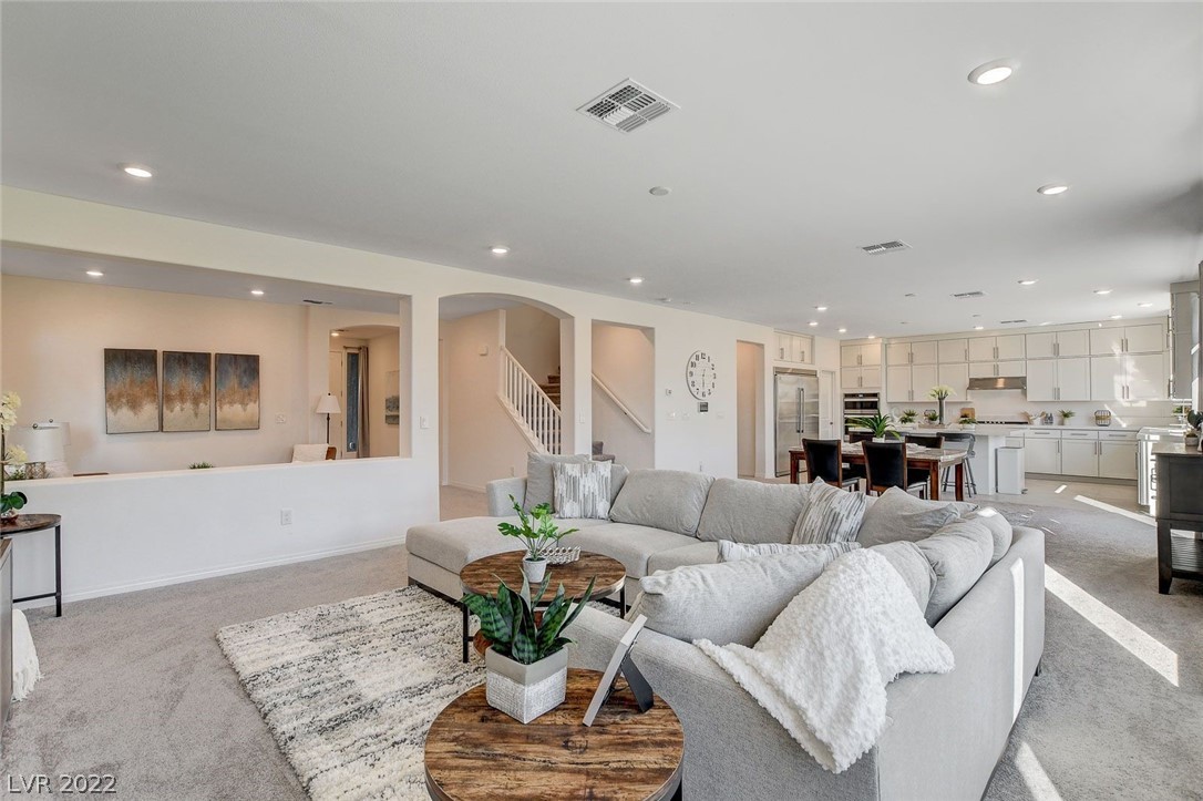 8756 Aziza Sun Street