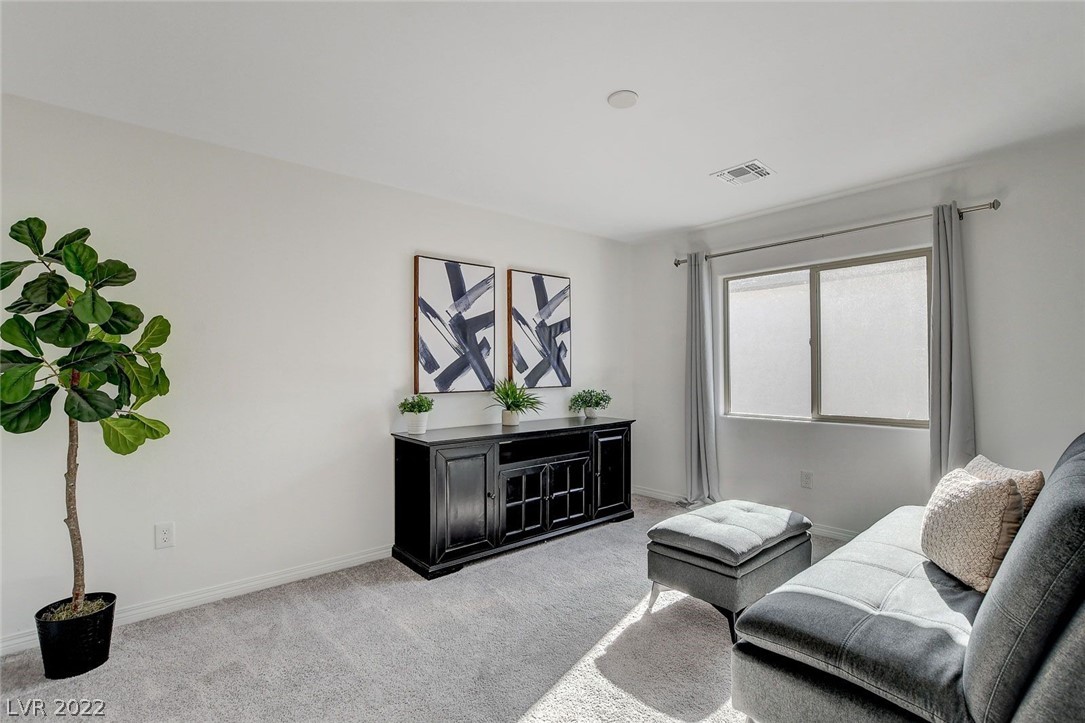 8756 Aziza Sun Street