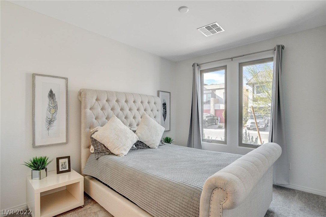 8756 Aziza Sun Street